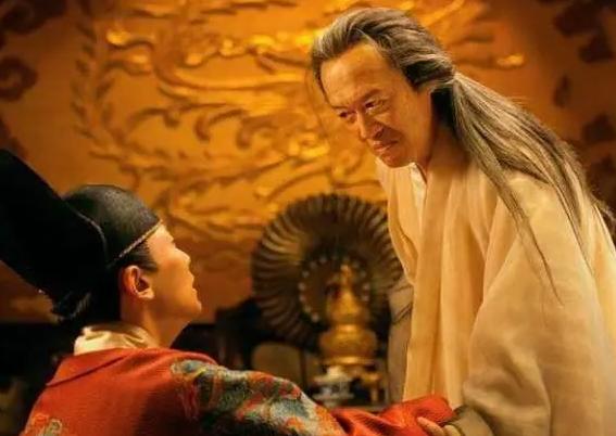 历史上评价最烂的太监之一，连皇帝都管他叫"恶贯满盈"。但有一个细节很诡异——魏忠