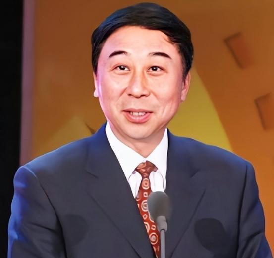 冯巩最大的“败笔”，就是亲手捧出了贾玲这帮“顶流”徒弟！你看看他这帮徒弟，一个