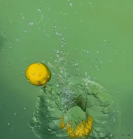 哈佛发现：最会带娃的父母，每天有80%的时间在“演戏”。孩子哭闹时，你的第一反