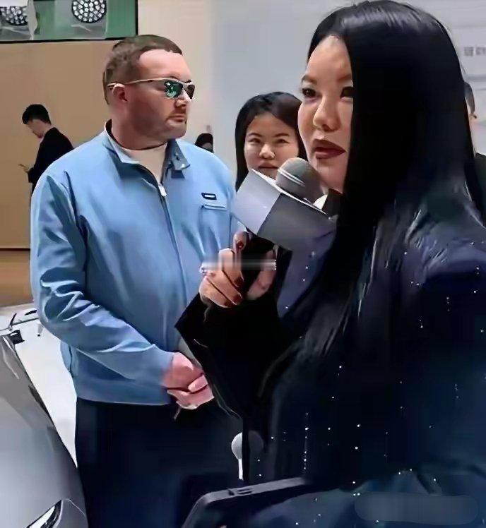 路人拍的李湘，原相机直出，没加美颜！​​​