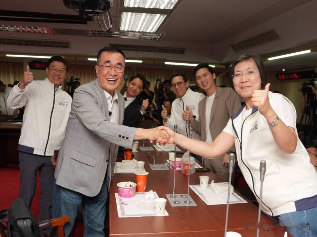 国民党立委、新竹县长参选人徐欣莹今（21日）在脸书发文表示，今天很高兴川伯李四川