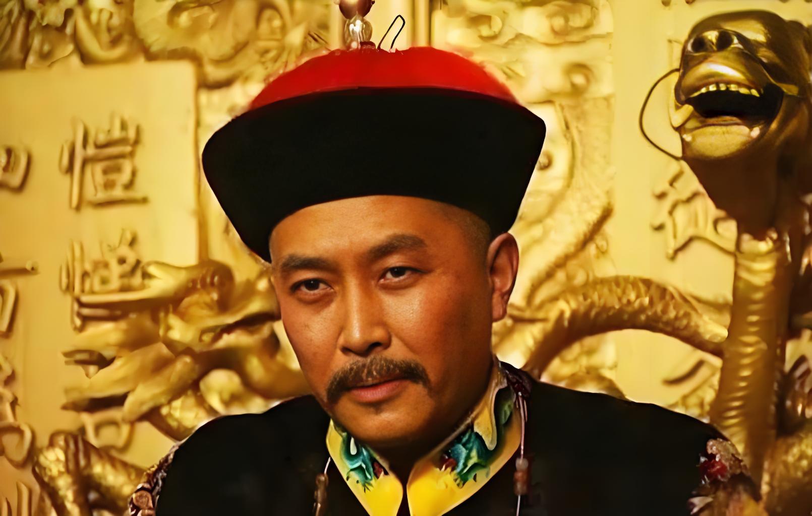 1695年，晋升为国子监祭酒的尹泰，刚回到家，竟发现家里多了位眉清目秀的丫鬟，一