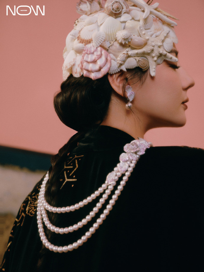 迪丽热巴MarieClaireNOW春季刊封面大片，华丽复古女王即视感！