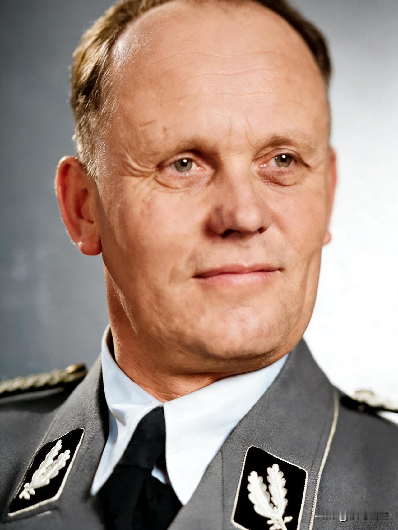 希特勒的飞行员：汉斯·鲍尔汉斯·鲍尔的名字，总是与希特勒紧密相连。他不仅是元