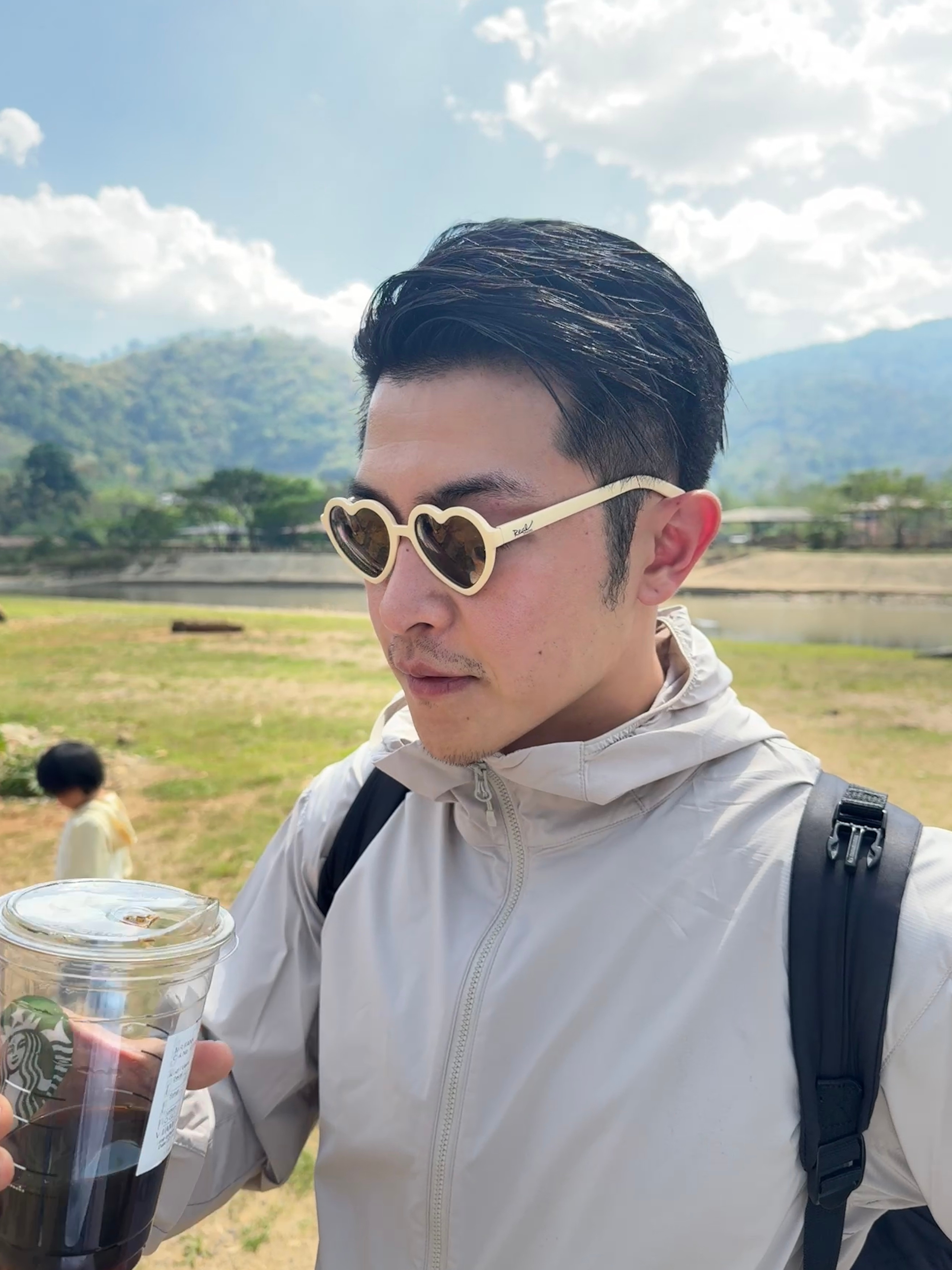 哥墨镜丢了（至少是今天找不到了于是