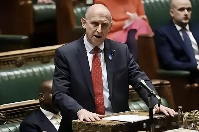 要与中国开战？英国前议员乔治·加洛韦彻底怒了。近日刷到一个视频，英国一位前议