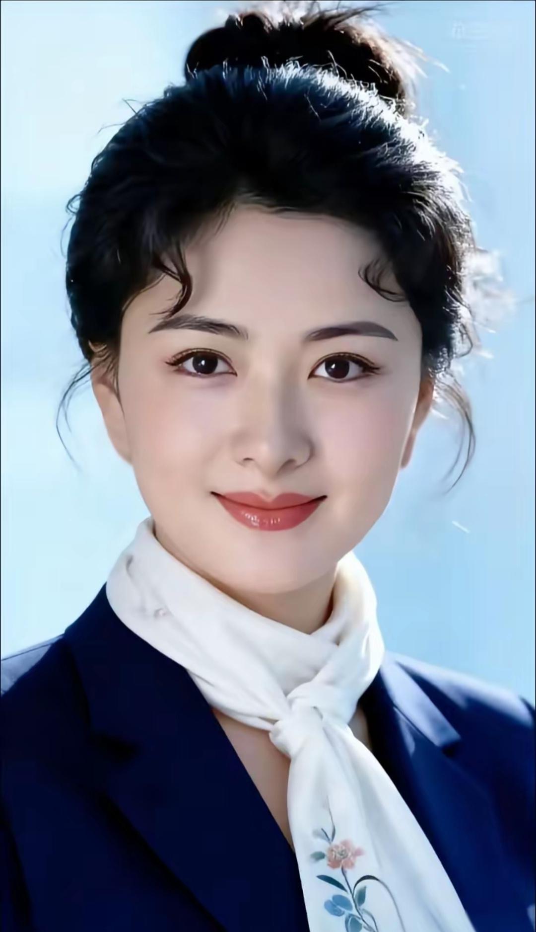 优雅职场风，蓝白相间，自信微笑，元气满满！高雅气质美女美女人像群