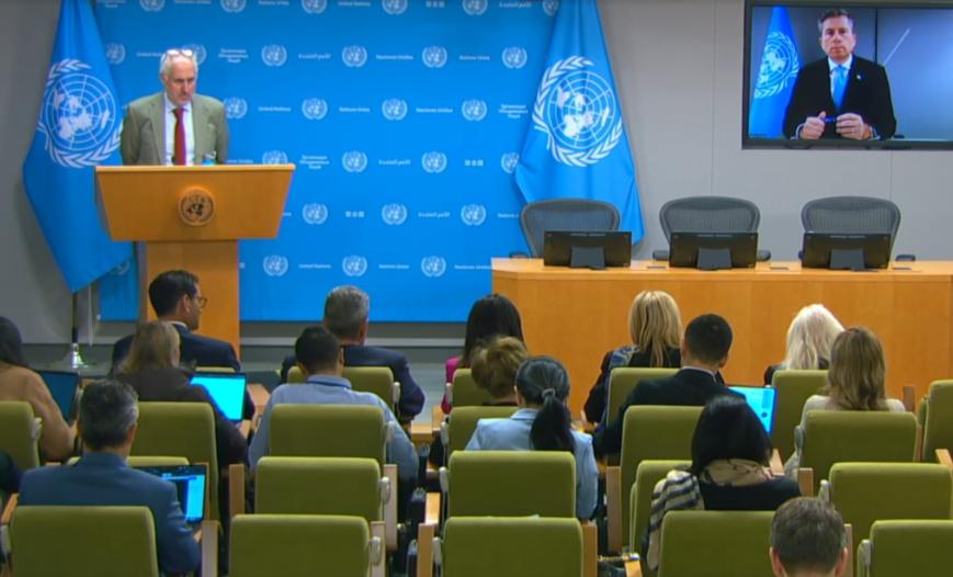 绿：听说你们又要去北京“投降”了？《卖台协议》签到哪一页了？蓝：什么协议？我