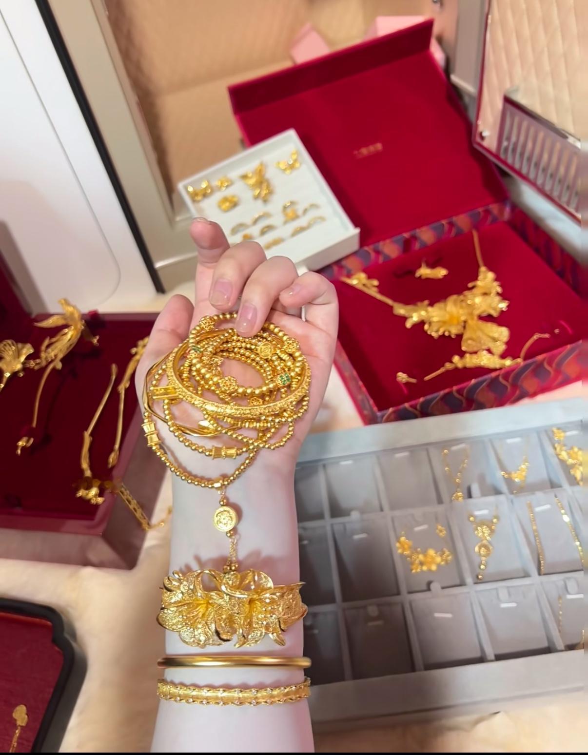 手里大量持金的傻眼了，11月1日新规来了，不是黄金不能买了，而是投资属性实