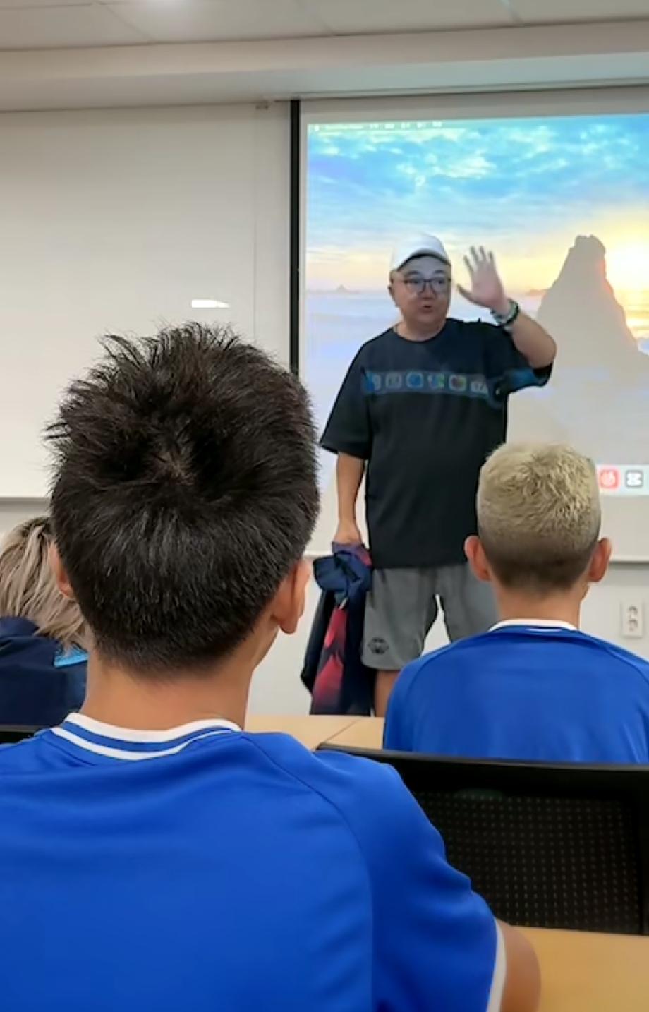董路，赛后接受采访——这块土地，永不再来！试问，有谁——能说出这