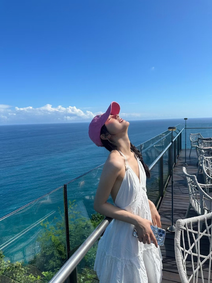 赵今麦的南法vlog赵今麦的南法vlog，氛围神图出到厌倦，好美的麦麦啊~​​