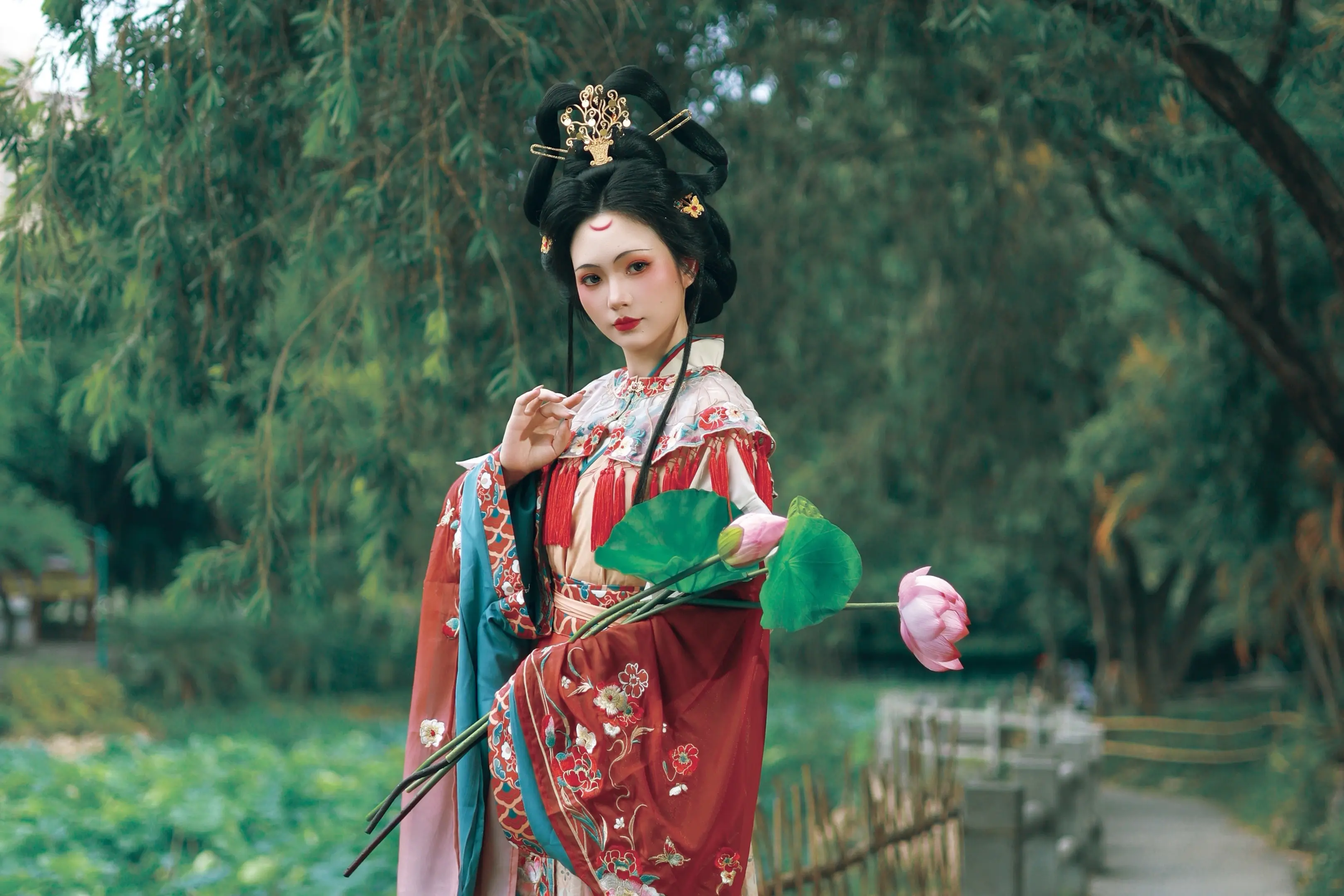 中国的神仙从来都不是一袭白衣。