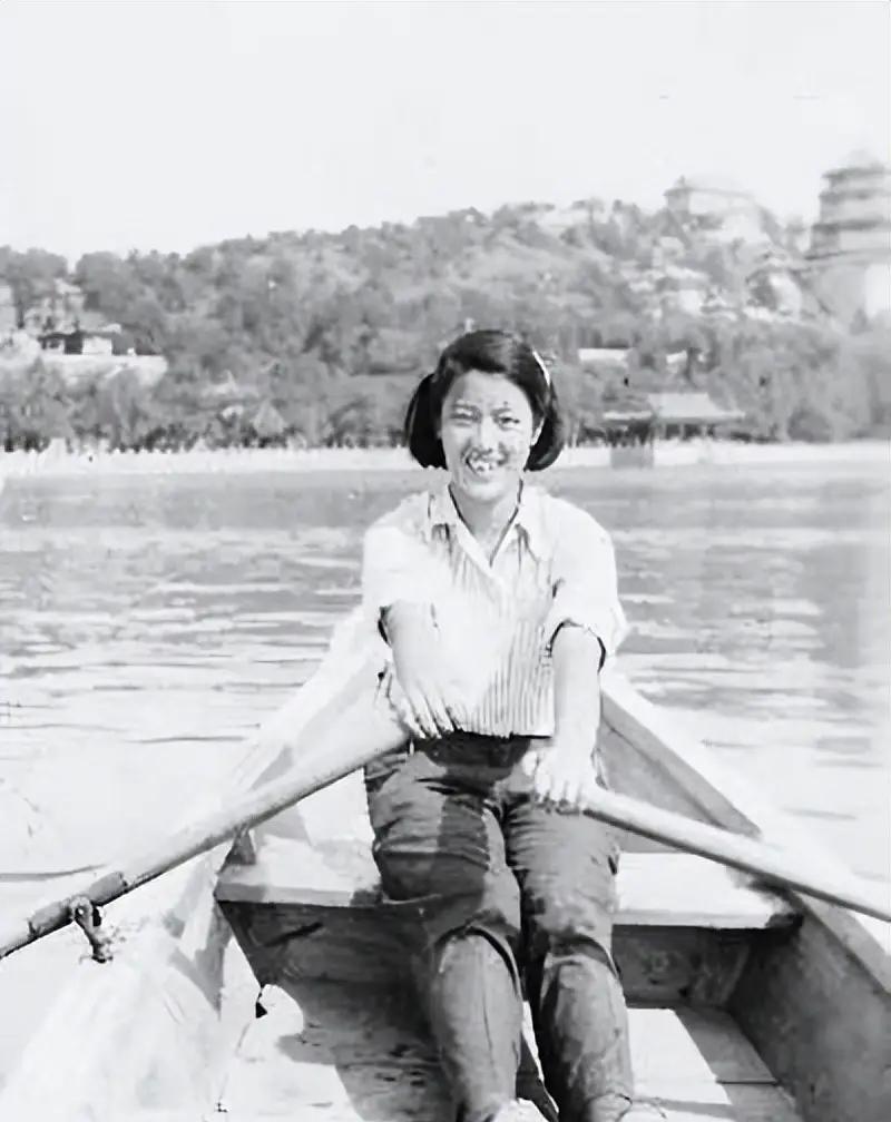 2008年，著名女外交官章含之因病去世，不久后，相关部门决定收回章家借住49年的