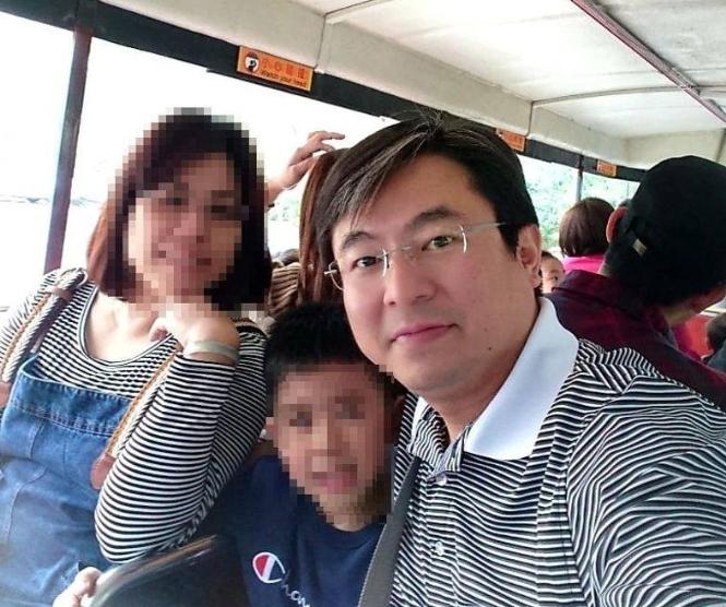 一名台湾基层官员，绕过所有监控节点，带着妻儿分批出境，悄无声息落地大陆。没有叛逃