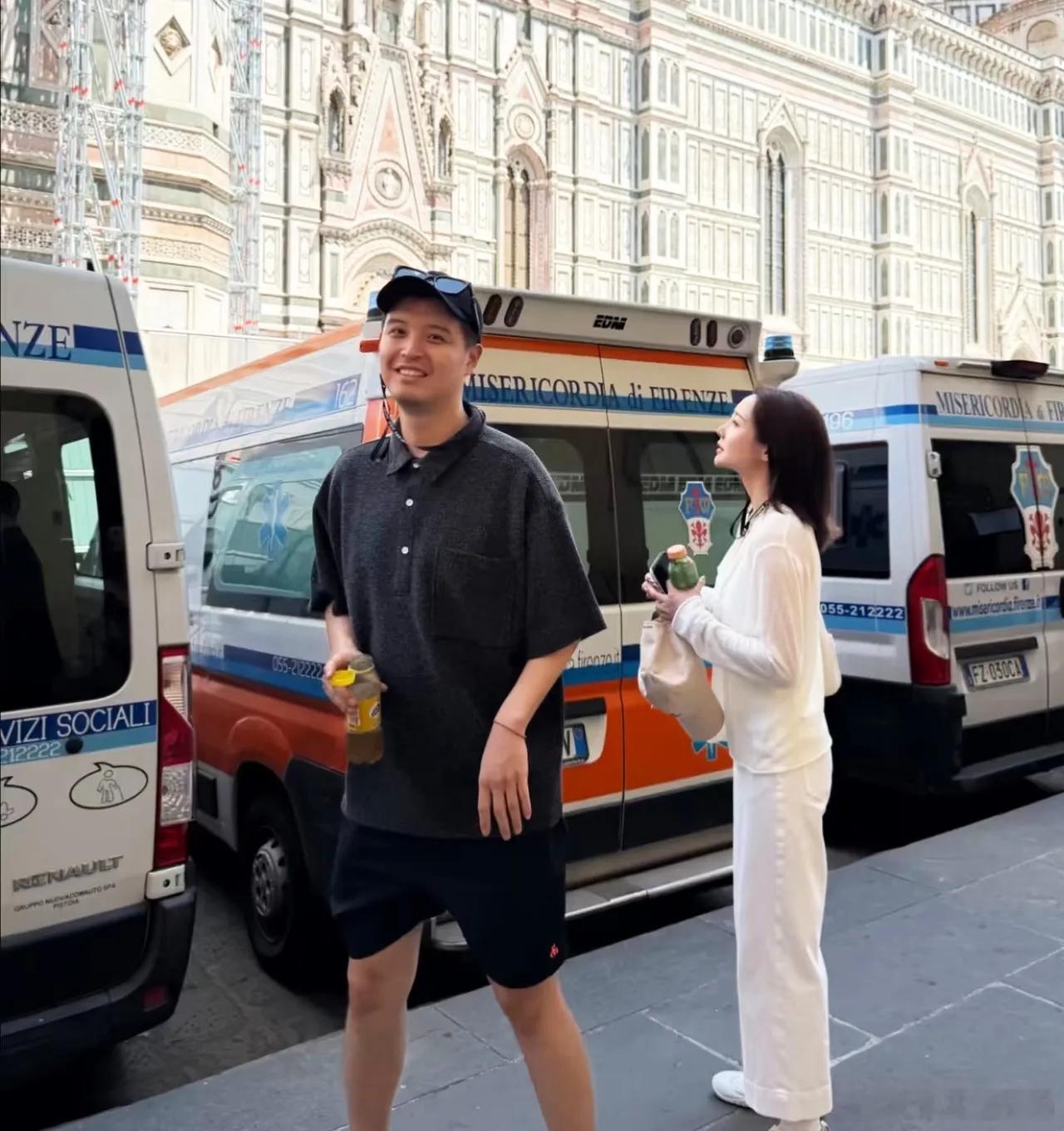 有网友在佛罗伦萨偶遇马頔、李纯夫妻二人，二人正在结伴旅行。不少人被线下实拍反差感