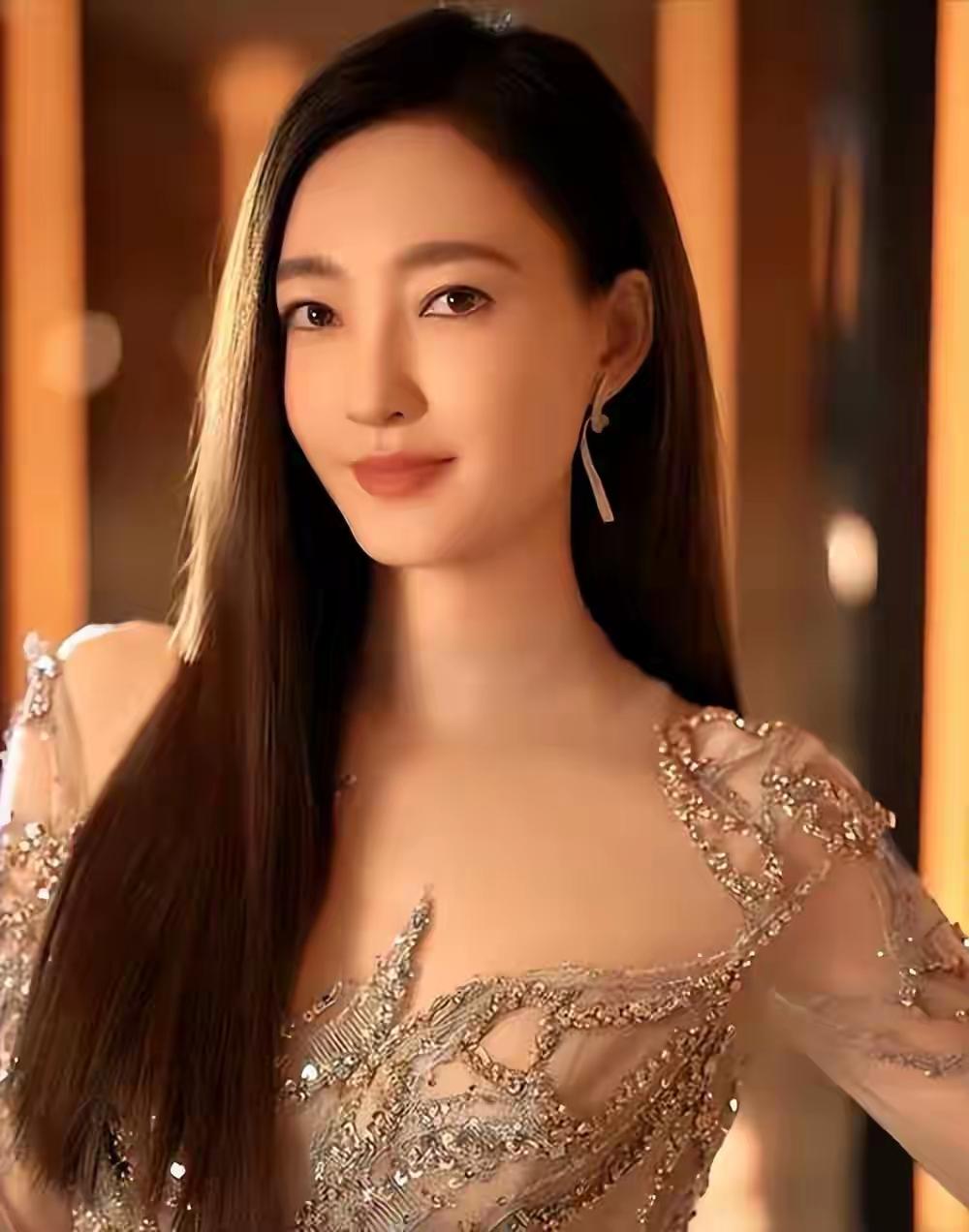 13.9亿资产,9辆千万豪车，拍卖成堆金条，深挖王丽坤才知她多奢靡2025