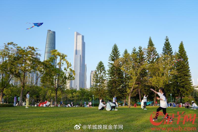 #早安#生活未必要像大海一样波澜壮阔，也不能如一潭死水般停滞不前。它可以是一汪