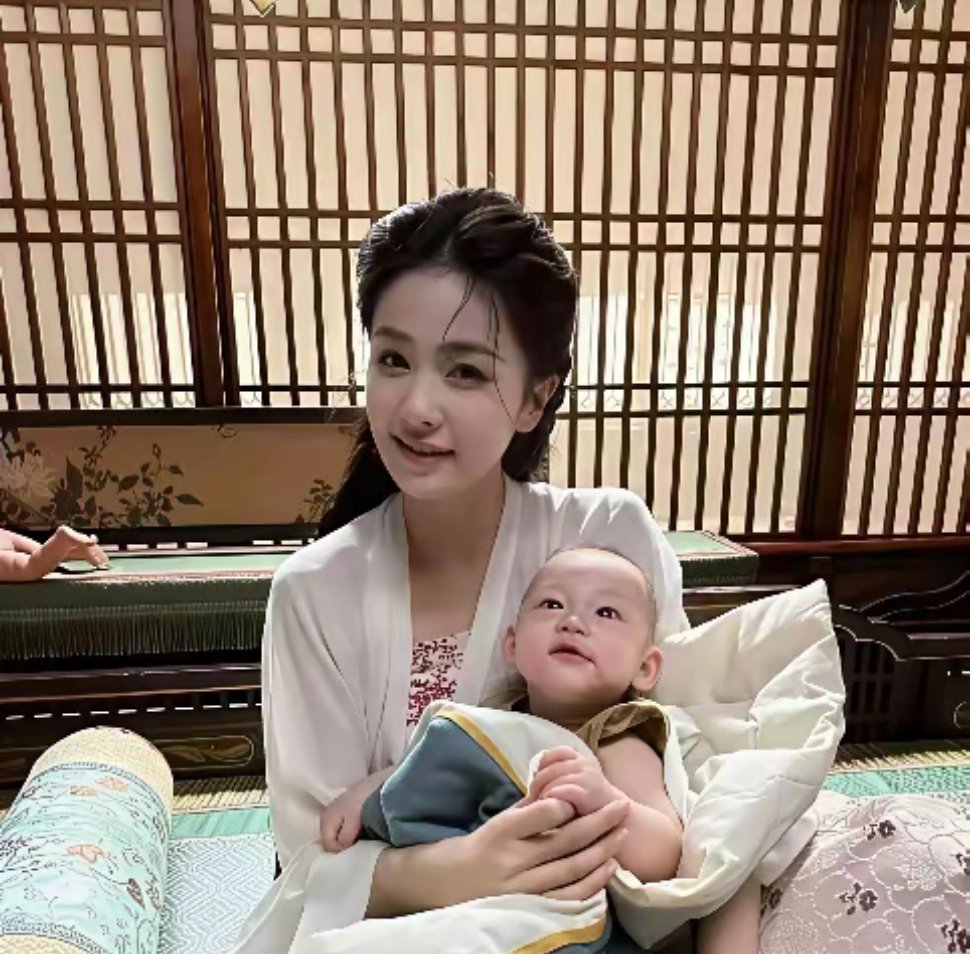 听说这是白鹿第一次演妈妈的角色，也太拼了