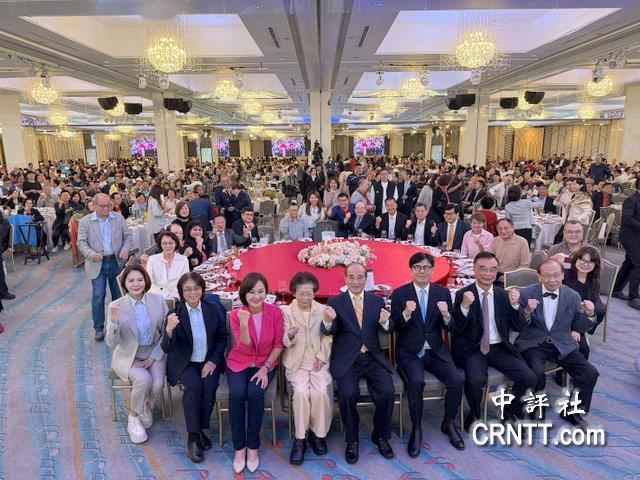 中国国民党籍前“立法院长”王金平21日在高雄举办“从政50年感恩餐会”，面对政治