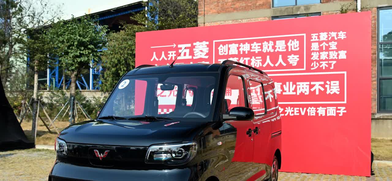 大家别喷了，经济学者宋清辉说了句实话。他说:目前，65%的国人在买车时都会购买国