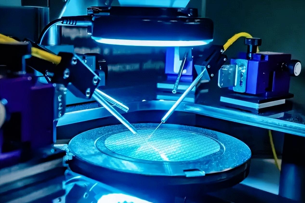 这事越来越有意思了：我国囤了多少光刻机？过去两年，中国企业疯狂扫货光刻机，总