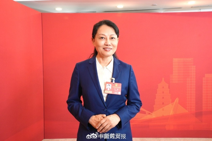 【全国人大代表方燕：#建议严惩特殊职责人员奸淫幼女#，判无期或死刑】3月4日，全