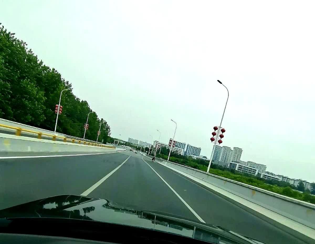 知道为啥今年油车销量反而反弹了？有人说电车会取代油车，油车会彻底淘汰，实