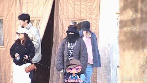 张靓颖和男友陈秋莳同框张靓颖和男友陈秋莳近日与朋友聚餐被拍，餐后两人一同乘车离