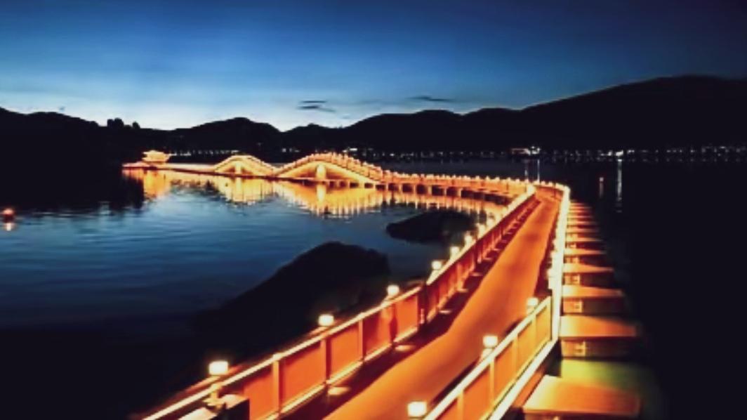 🔥昆明9200万开合浮桥遭吐槽？真相藏着这些亮点！耗资9200万的昆明草海开合