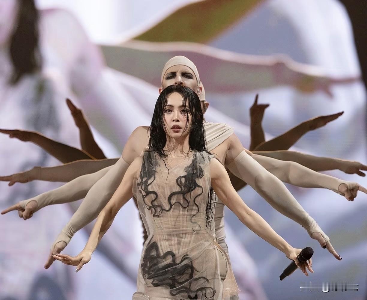 蔡依林7000万亏损‼️被批迎合西方恶趣味当蔡依林台北大巨蛋演唱会被曝出亏损七