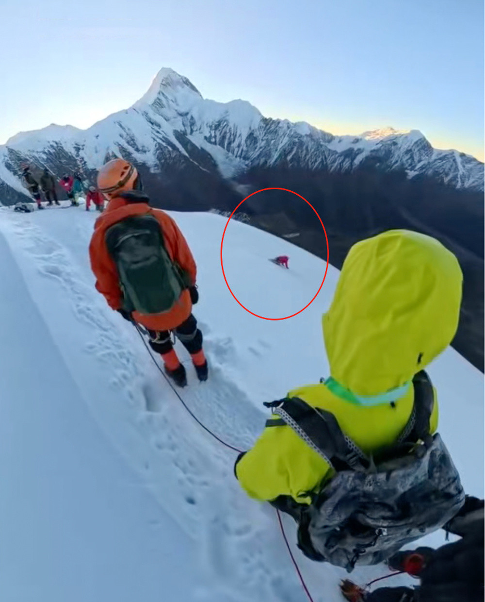 四川那玛峰雪山一人滑坠落崖, 当地: 已找到死者, 那玛峰并非景区, 登山者未报备