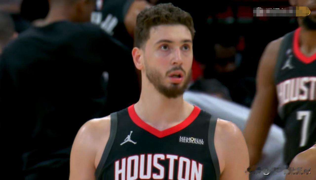 火箭当家中锋申京真是无心恋战！在今天火箭主场以93：114惨败于凯尔特人的比赛中