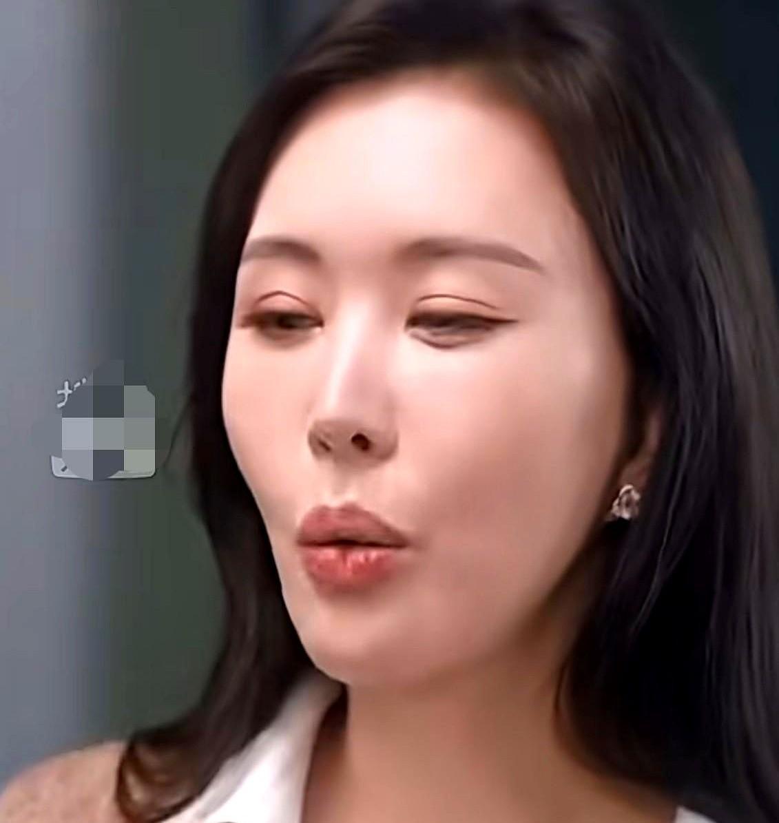 王石砸千万办的慈善晚宴，田朴珺竟独自上台社交。这女人终于不装了！从“王的女人