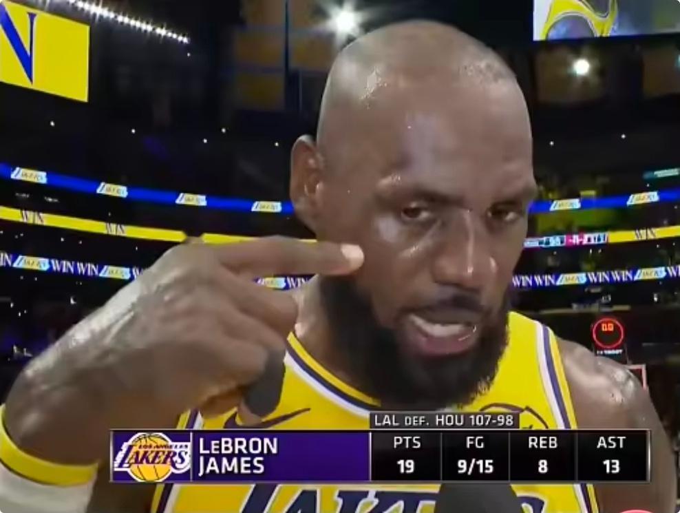 詹姆斯：季后赛充满了起伏和波折，你必须能够保持沉着冷静NBA季后赛首轮G1，湖人