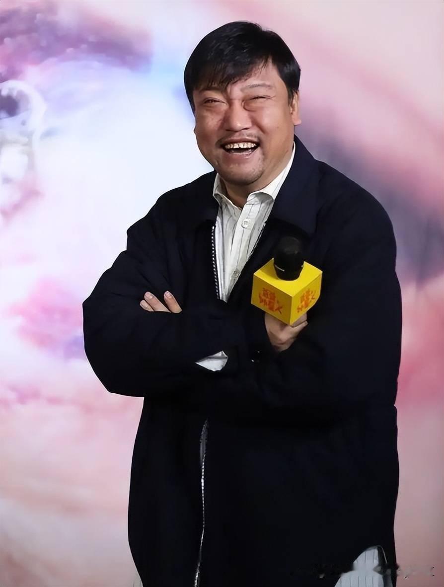 个人觉得，这场私人饭局被偷拍”事件”，似乎是一场导演好的闹剧，说白了，就是有借机