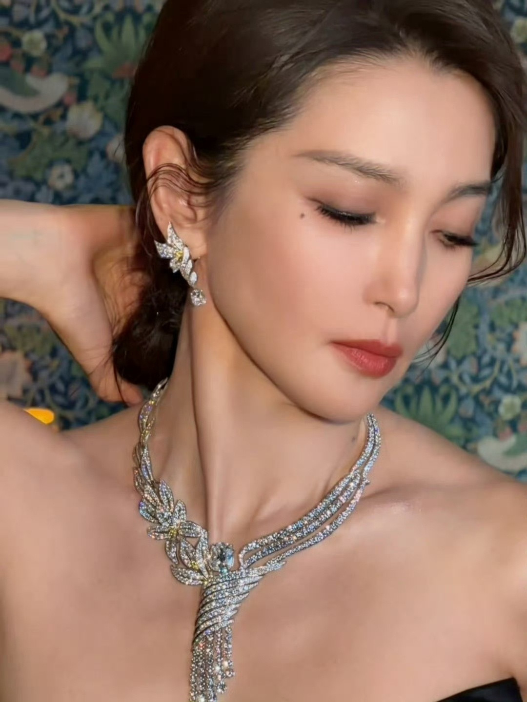 自然，不只是被描摹，更在于被真切感知。CHAUMET于巴黎发布AJo