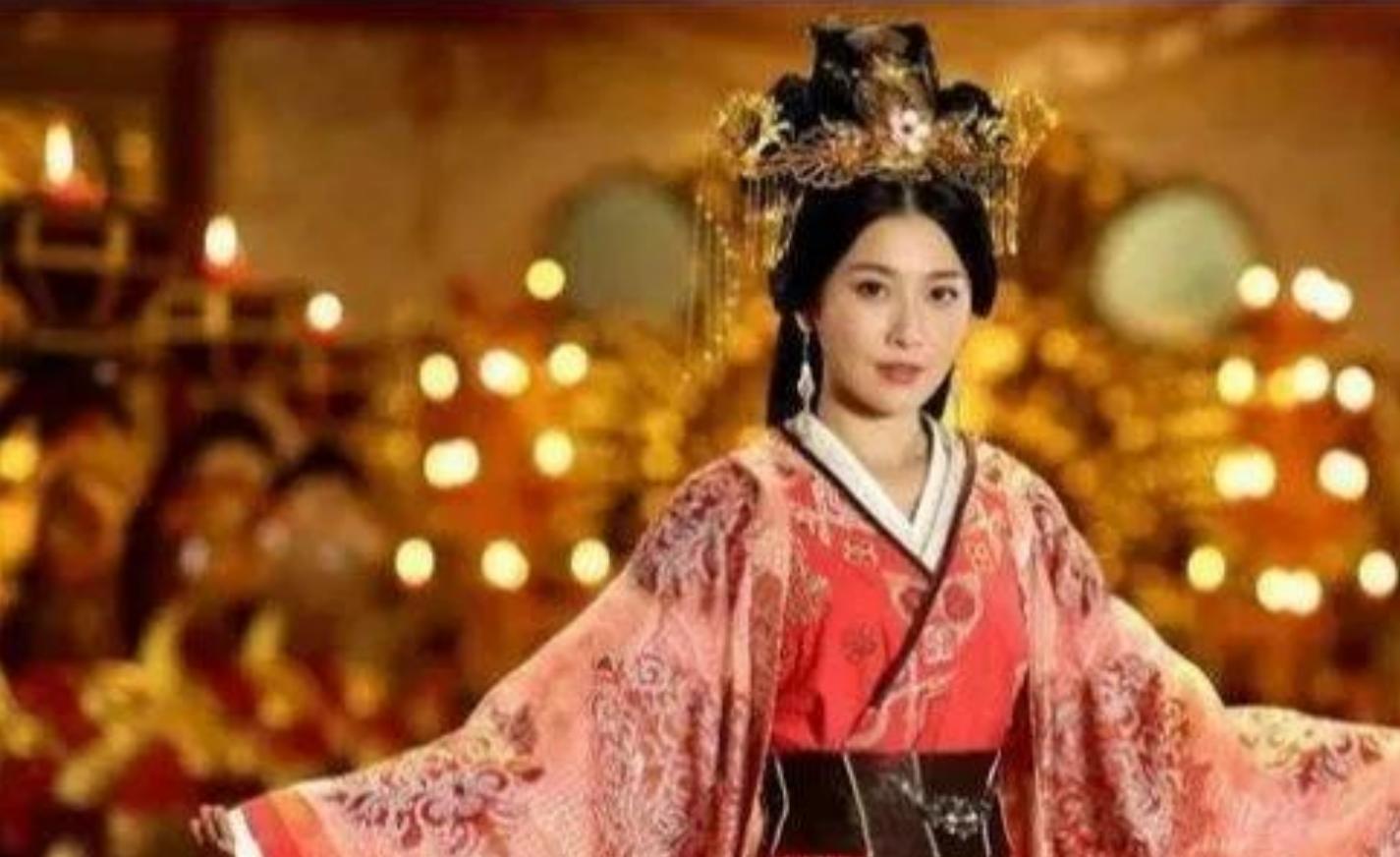 平阳公主守寡多年，汉武帝将32岁的卫青许配给姐姐，平阳公主羞涩地说：“他曾是我的