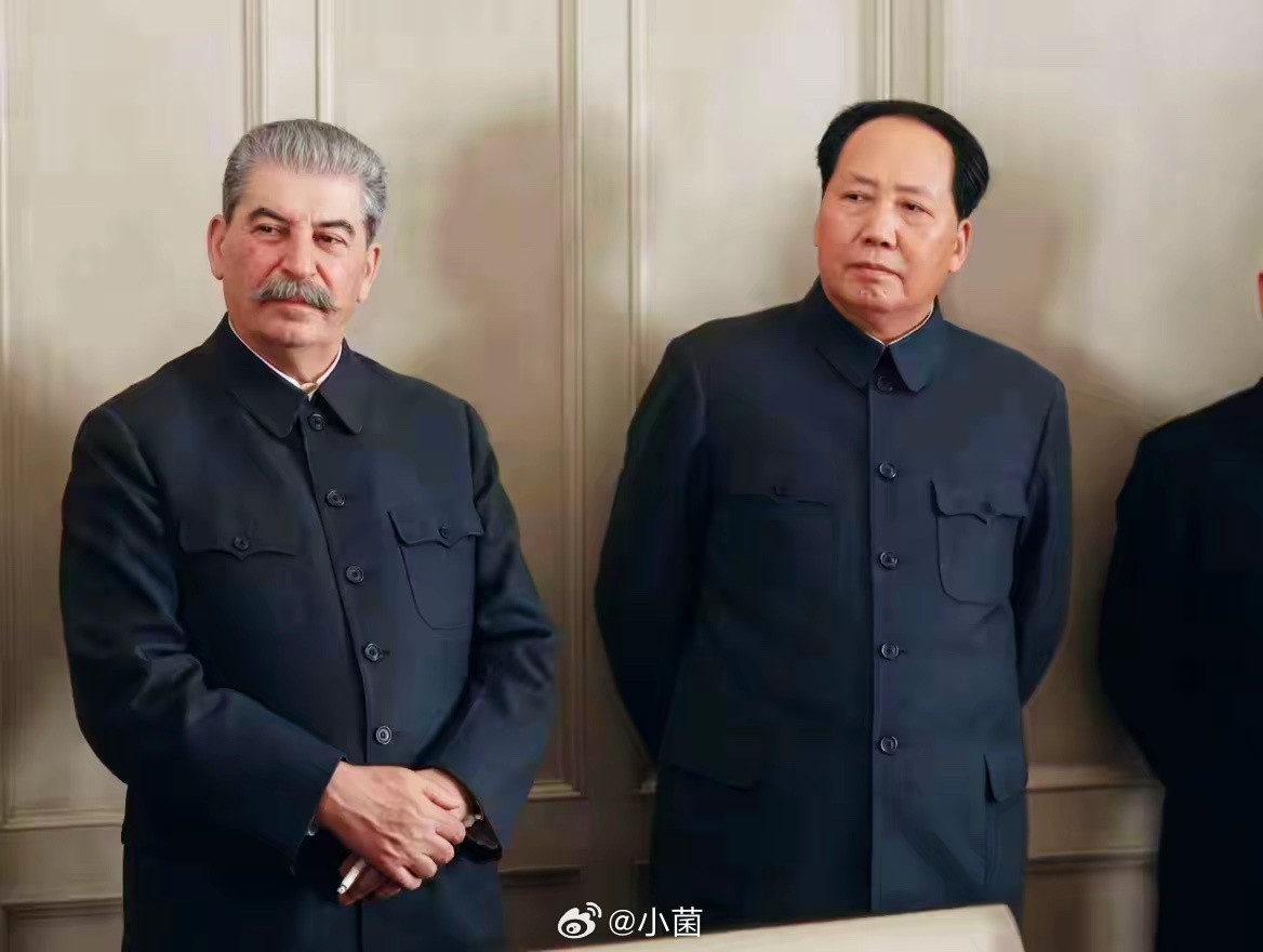 毛主席在苏联时的照片！他看上去从容淡定不拘小节，气势磅礴威武霸气，这就是我们伟大