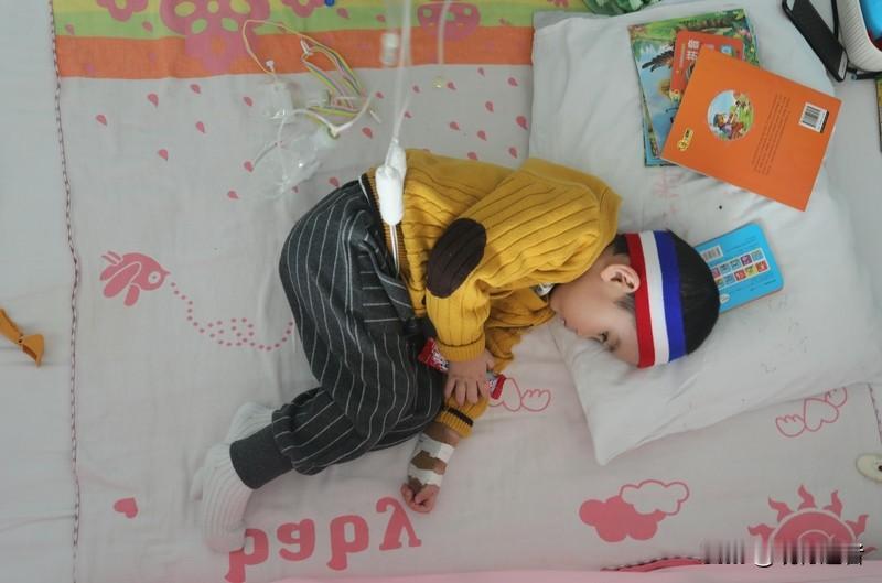 两年前,山东一名10岁男孩术后消化系统被切除,这究竟是医疗事故,还是无奈之举?