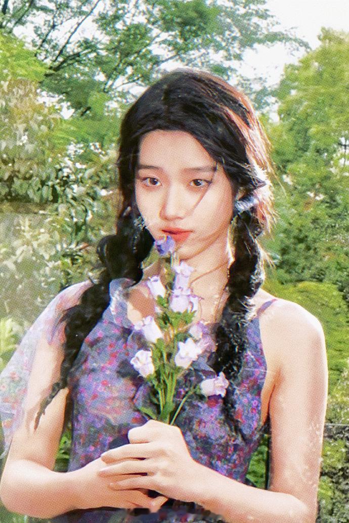 卢昱晓这组拍得很🉑我喜欢💕*花的少女