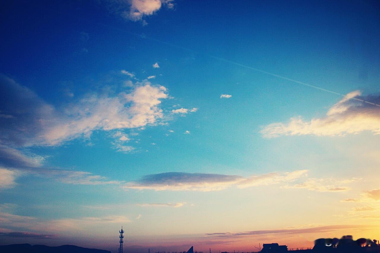 这么给大家说吧！以贷养贷是条不归路，最终结果抽贷！靠贷款、信用卡生活，早