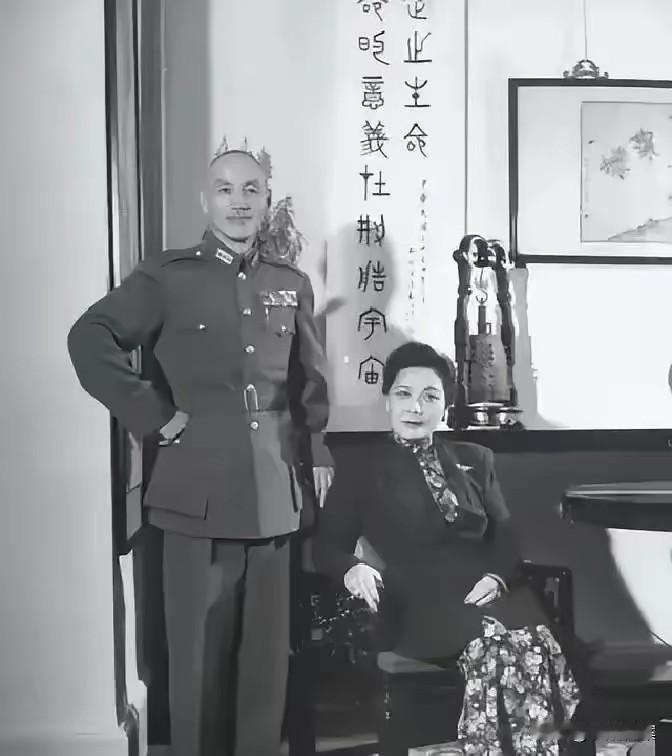 1949年年初，蒋介石听说傅作义投诚已经没法挽回，这时候他为了尽量挽回损失，决定