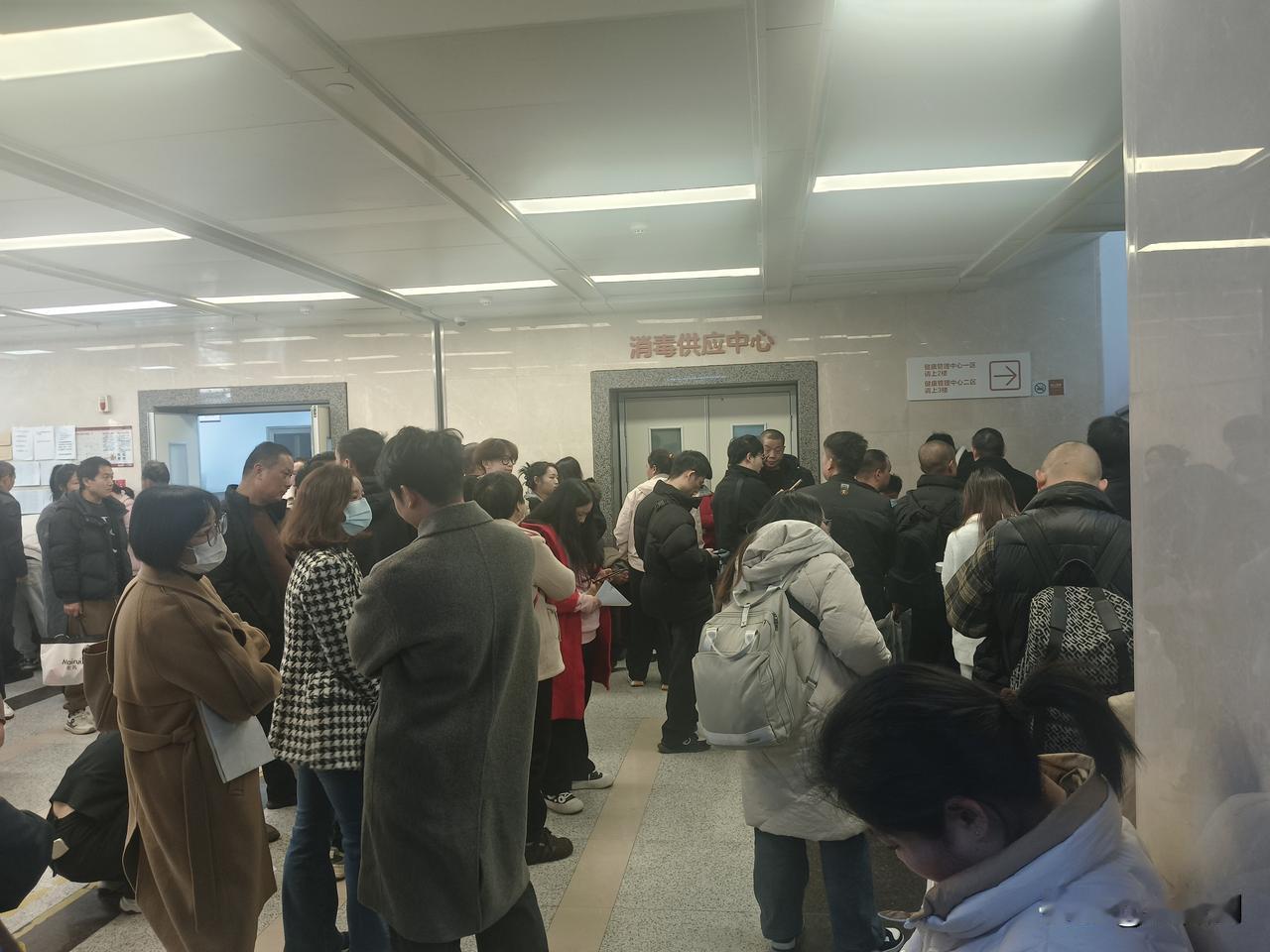 朋友问我，你喜欢杭州吗？我：喜欢，很喜欢朋友：那你还说要回老家？我：