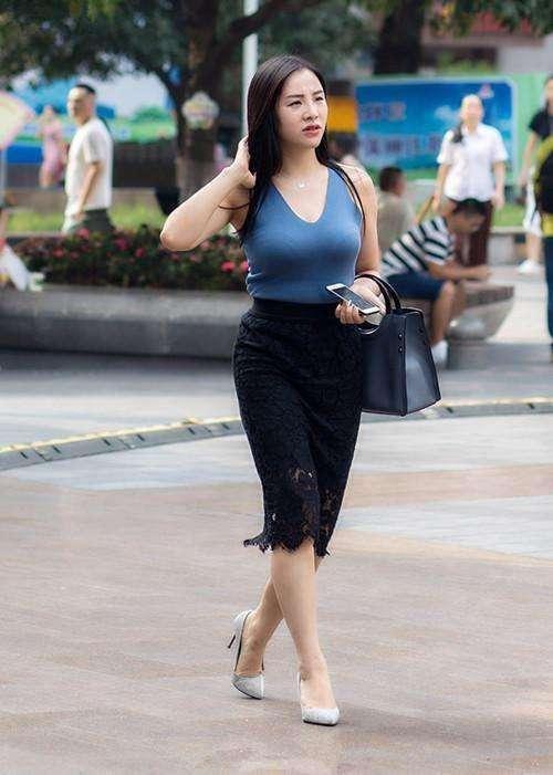 中年夫妻别装“佛系”！这4件事越不好意思做，感情越淡人到中年，感情就像一壶