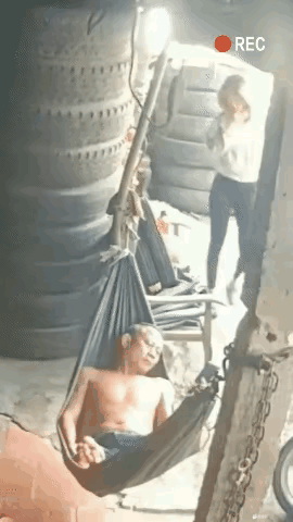 多亏这女子了，不然这大叔可惨，大叔会说啥呢？