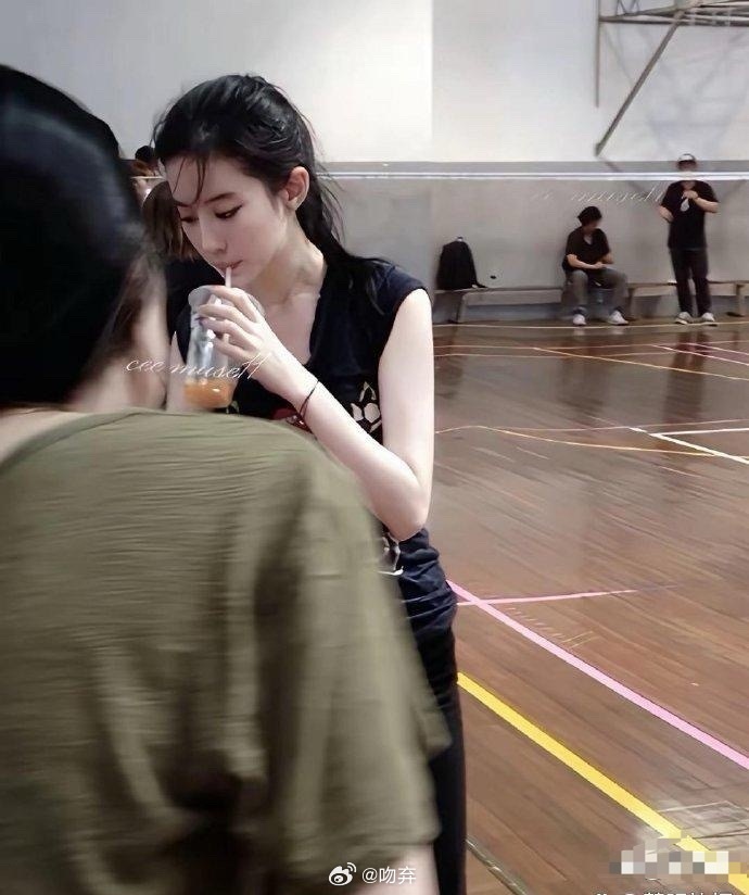 这真的是人类吗﻿﻿？也太好看了⁠⁠吧！