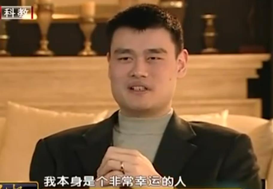 某次接受采访，姚明说：我是幸运的，我想打篮球，现在篮球成了我的工作。谈到女儿