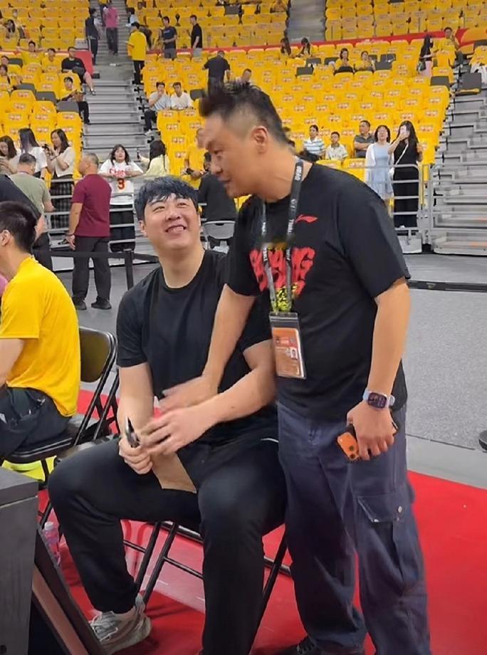 杜锋把他骂走，年薪从200万降到60万，张明池回宏远主场这一巴掌，是打谁的脸？结