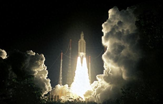 昨天傍晚，印度航天圈直接放了个“大招”，东部萨蒂什・达万航天中心里一枚国产重型火
