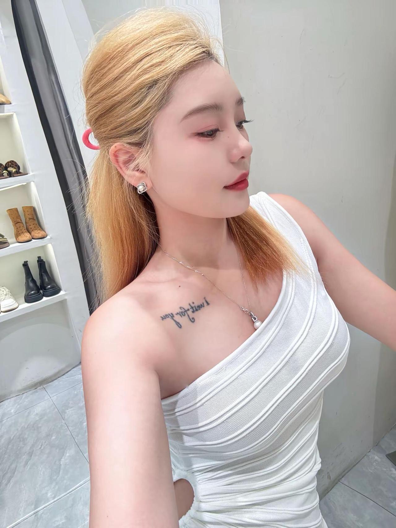 白色辣妹穿搭